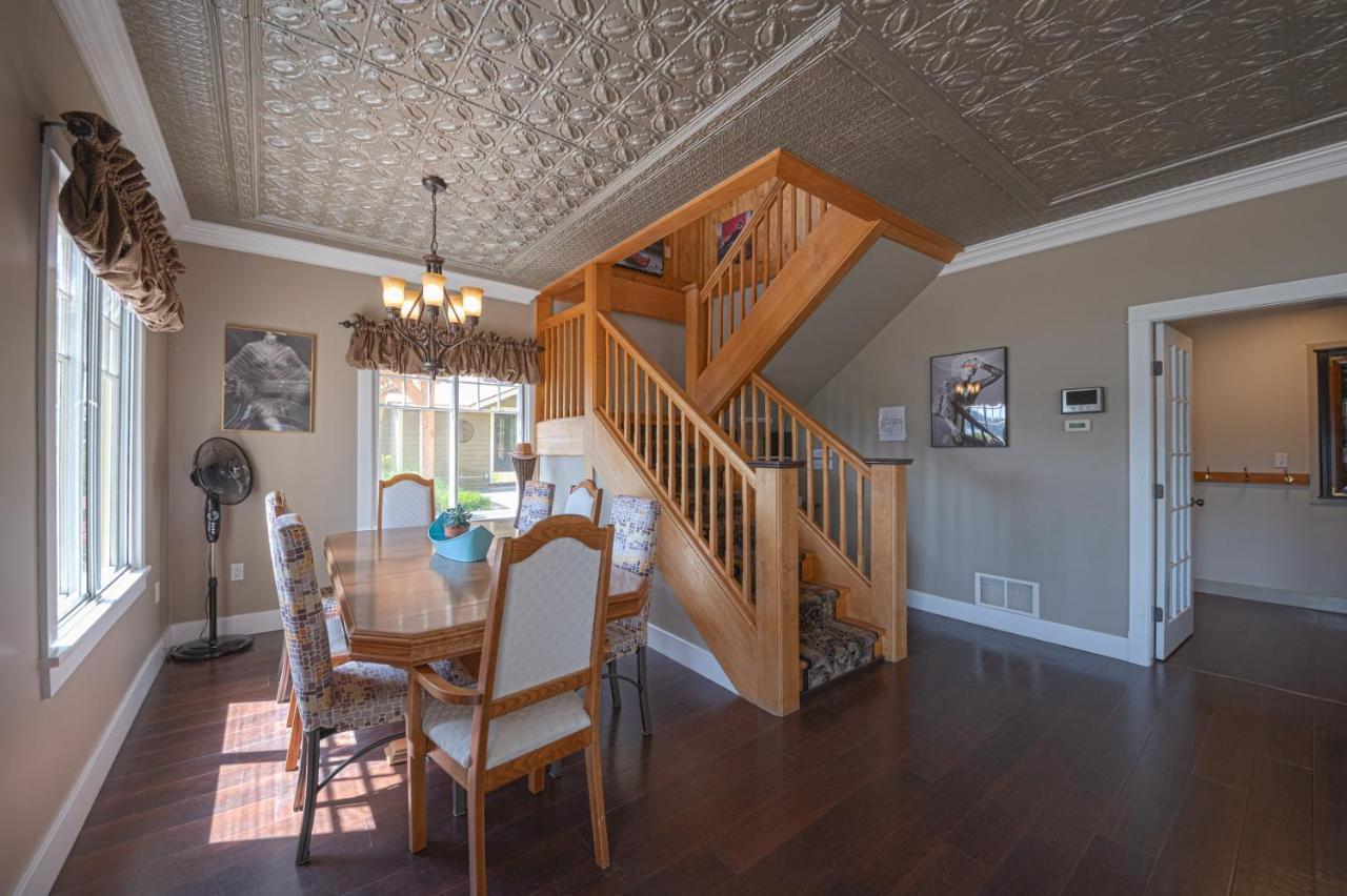Iconic 3-Story Waterfront 'Marina House' W/ View Villa Gibsons Buitenkant foto
